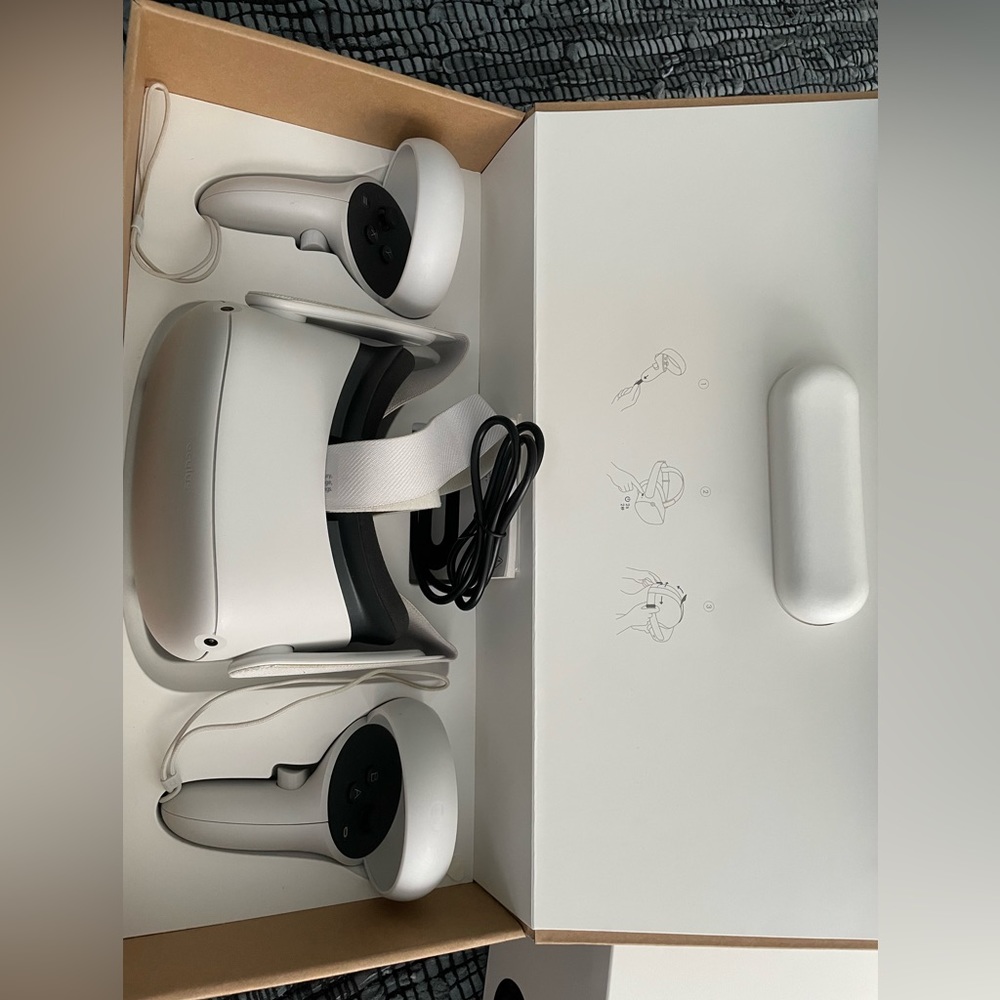 Oculus with box and everything included
